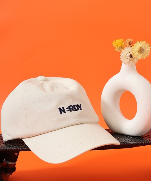 NERDY(ノルディ)の「スモールブレンクロゴボールキャップ(キャップ・レディース・ブルー/ブルー系/レッド/ピンク/ピンク系/ホワイト/グリーン/ネイビー・FREE)」の2枚目の写真