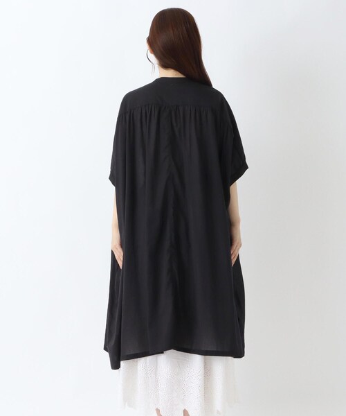 one'sterrace(ワンズテラス)の「ボイルギャザー 5分袖ワイドワンピース(ワンピース・レディース・ブラック系8/グリーン系その他6/ブルー系その他7・02)」の4枚目の写真