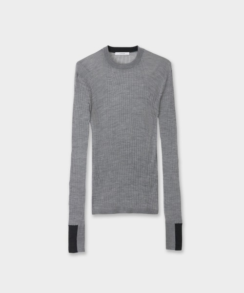 CINOH（チノ）の「SILK CREW NECK TIGHT KNIT（ニット/セーター・レディース・チャコールグレー/ネイビー/ライトグレー・38）」の2枚目の写真