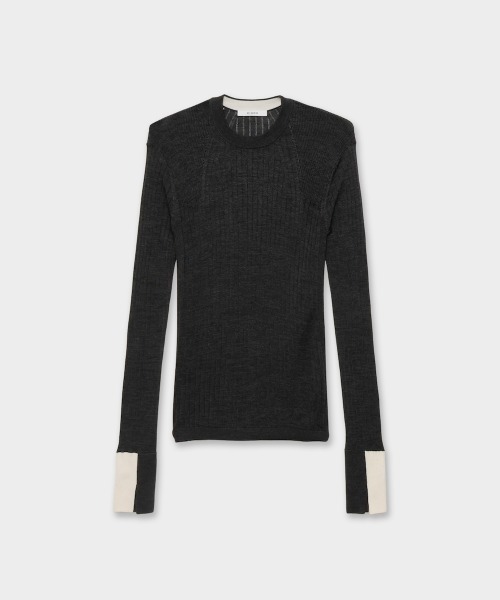 CINOH（チノ）の「SILK CREW NECK TIGHT KNIT（ニット/セーター・レディース・チャコールグレー/ネイビー/ライトグレー・38）」の6枚目の写真