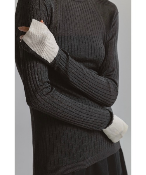 CINOH（チノ）の「SILK CREW NECK TIGHT KNIT（ニット/セーター・レディース・チャコールグレー/ネイビー/ライトグレー・38）」の11枚目の写真