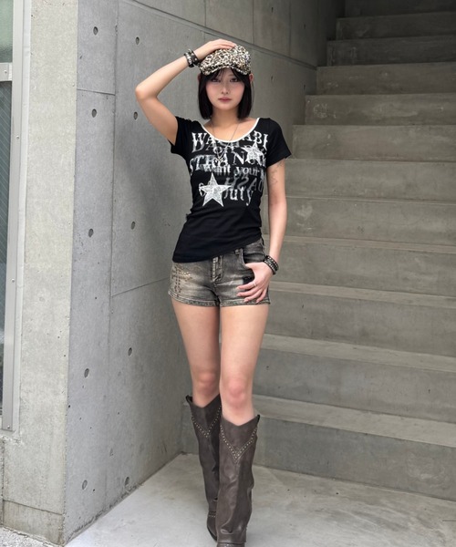 ZIPPER CLUB（ZIPPER CLUB ジッパークラブ）の「asymmetry rock print Tshirt（Tシャツ/カットソー・レディース・ブラック/ホワイト・SMALL/LARGE/MEDIUM）」の11枚目の写真