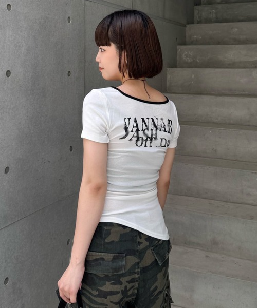 ZIPPER CLUB（ZIPPER CLUB ジッパークラブ）の「asymmetry rock print Tshirt（Tシャツ/カットソー・レディース・ブラック/ホワイト・SMALL/LARGE/MEDIUM）」の7枚目の写真