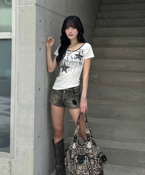 ZIPPER CLUB（ZIPPER CLUB ジッパークラブ）の「asymmetry rock print Tshirt（Tシャツ/カットソー・レディース・ブラック/ホワイト・SMALL/LARGE/MEDIUM）」の14枚目の写真