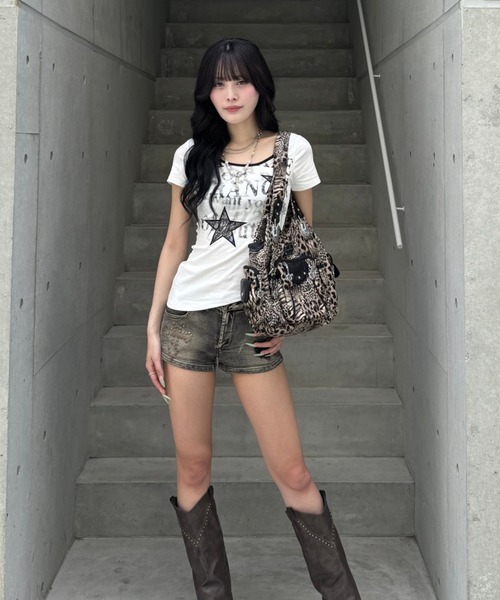 ZIPPER CLUB（ZIPPER CLUB ジッパークラブ）の「asymmetry rock print Tshirt（Tシャツ/カットソー・レディース・ブラック/ホワイト・SMALL/LARGE/MEDIUM）」の15枚目の写真