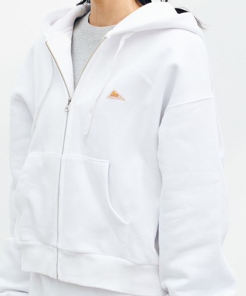 KELTY(ケルティ)の「KELTY/ケルティ ミニロゴクロップドジップパーカー ワンポイント(パーカー・レディース・ホワイト/ブラック/ヘザーグレー/ベージュ/ネイビー・FREE)」の6枚目の写真