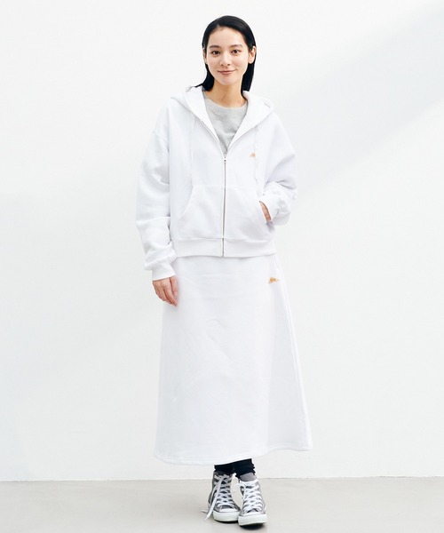 KELTY(ケルティ)の「KELTY/ケルティ ミニロゴクロップドジップパーカー ワンポイント(パーカー・レディース・ホワイト/ブラック/ヘザーグレー/ベージュ/ネイビー・FREE)」の11枚目の写真