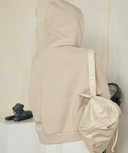 KELTY(ケルティ)の「KELTY/ケルティ ミニロゴクロップドジップパーカー ワンポイント(パーカー・レディース・ホワイト/ブラック/ヘザーグレー/ベージュ/ネイビー・FREE)」の18枚目の写真
