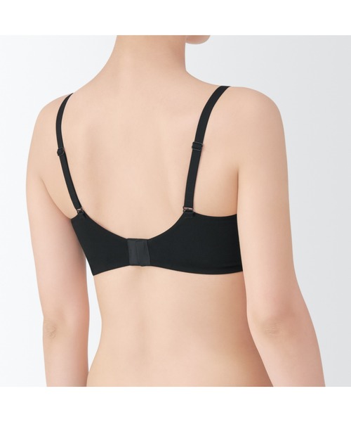 婦人 ノンワイヤー胸の形を整えるブラジャー プラスサイズ