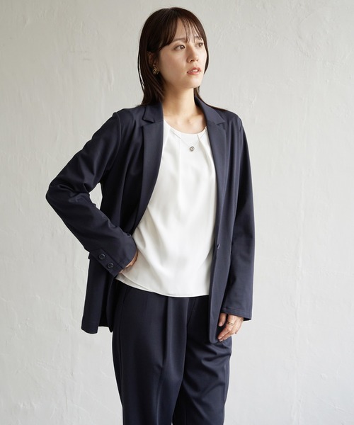 IKKA LOUNGE（イッカラウンジ）の「【セットアップ対応】GOKU楽ワークテーラージャケット（テーラードジャケット・レディース・ベージュ/ネイビー・L/M/S）」の2枚目の写真