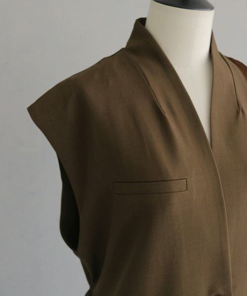 &g'aime（アンジェム）の「【&g'aime】アシメサテンMIXベスト　Asymmetric Satin-Panel Vest（ベスト・レディース・ブラック/ブラウン・FREE）」の7枚目の写真