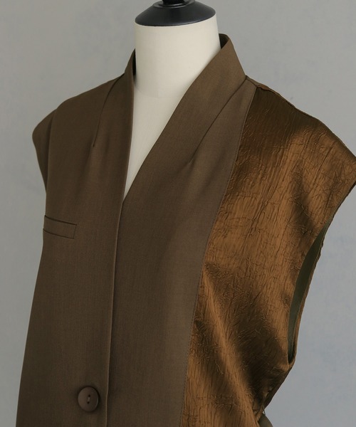 &g'aime（アンジェム）の「【&g'aime】アシメサテンMIXベスト　Asymmetric Satin-Panel Vest（ベスト・レディース・ブラック/ブラウン・FREE）」の8枚目の写真