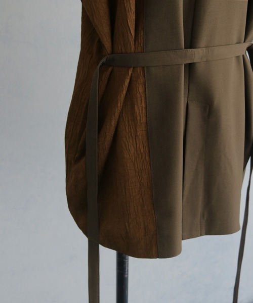 &g'aime（アンジェム）の「【&g'aime】アシメサテンMIXベスト　Asymmetric Satin-Panel Vest（ベスト・レディース・ブラック/ブラウン・FREE）」の9枚目の写真