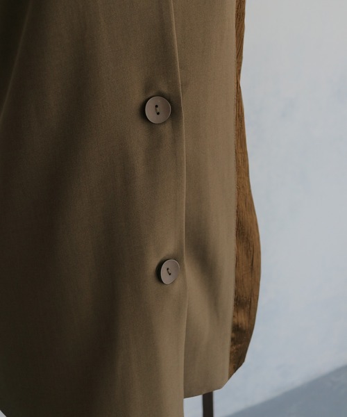 &g'aime（アンジェム）の「【&g'aime】アシメサテンMIXベスト　Asymmetric Satin-Panel Vest（ベスト・レディース・ブラック/ブラウン・FREE）」の10枚目の写真