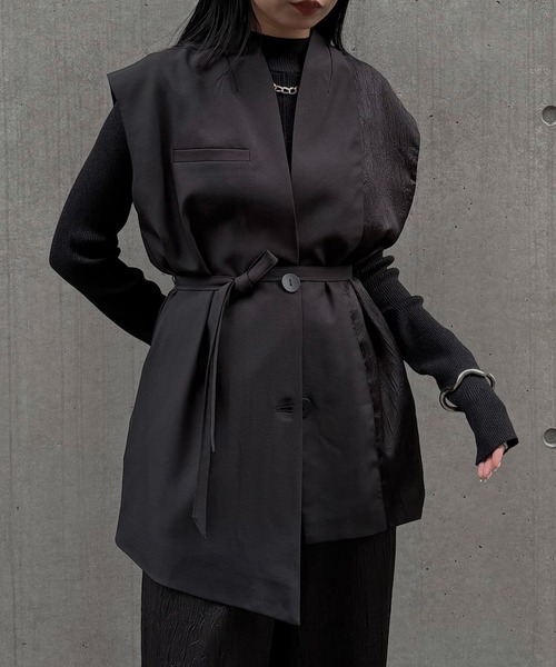 &g'aime（アンジェム）の「【&g'aime】アシメサテンMIXベスト　Asymmetric Satin-Panel Vest（ベスト・レディース・ブラック/ブラウン・FREE）」の14枚目の写真