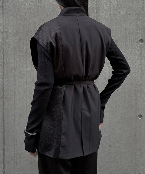 &g'aime（アンジェム）の「【&g'aime】アシメサテンMIXベスト　Asymmetric Satin-Panel Vest（ベスト・レディース・ブラック/ブラウン・FREE）」の19枚目の写真