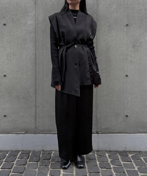 &g'aime（アンジェム）の「【&g'aime】アシメサテンMIXベスト　Asymmetric Satin-Panel Vest（ベスト・レディース・ブラック/ブラウン・FREE）」の22枚目の写真