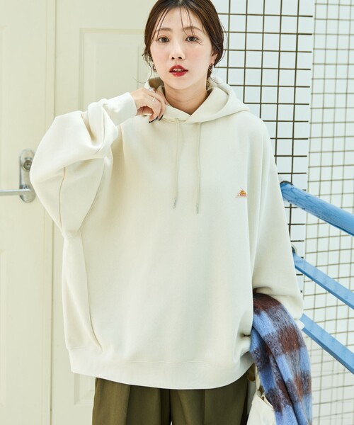FREAK'S STORE（フリークスストア）の「限定展開 KELTY × FREAK'S STORE/ケルティ 別注 裏起毛 ワンポイント パーカー（パーカー・レディース・ワインレッド/ライトグレー/ベージュ/ナチュラル/ブラック・ﾌﾘ-）」の4枚目の写真