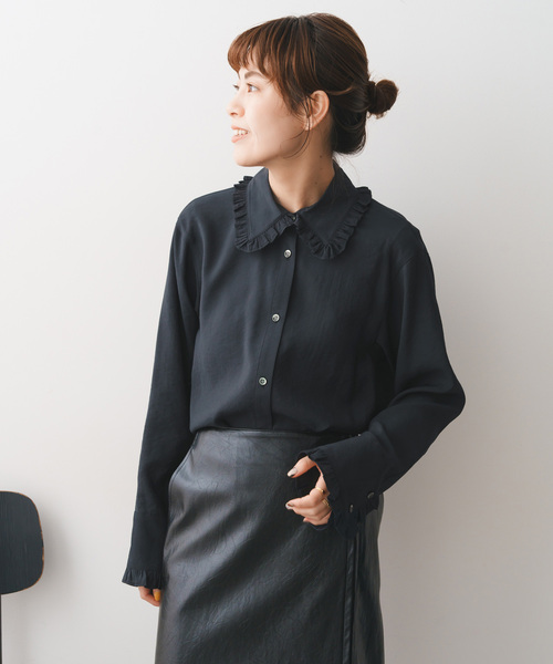 完売　スピックアンドスパン　フリルカラーブラウス　ブラック Spick & Span（スピックアンドスパン）の「フリルカラーブラウス