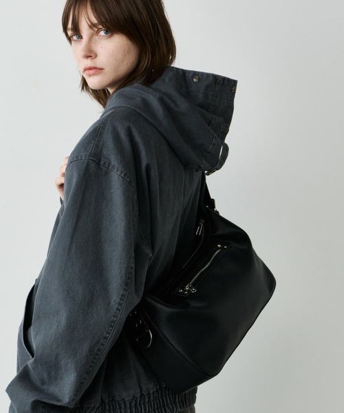 AFF AIVER(エイエフエフアイバー)の「AFF AIVER フェイクレザーダーツワンショルダー(ショルダーバッグ・メンズ・ブラック/チャコールグレー・FREE)」の16枚目の写真