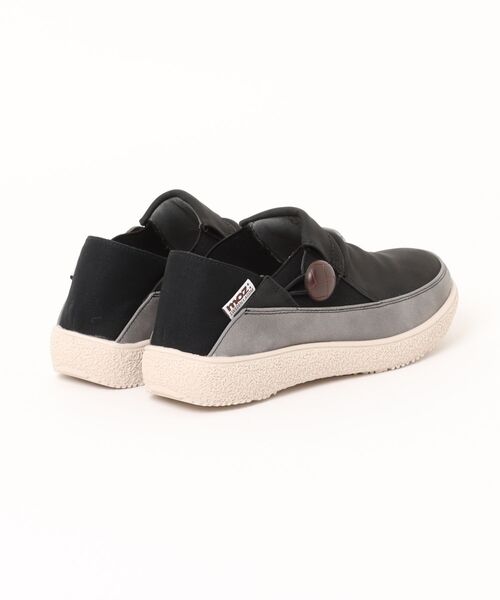 moz（モズ）の「moz(モズ)ボタンデザインシャーリングカジュアルシューズ（スリッポン・レディース・ブラック/アッシュブラウン/マスタード・LL/S/M/L）」の4枚目の写真