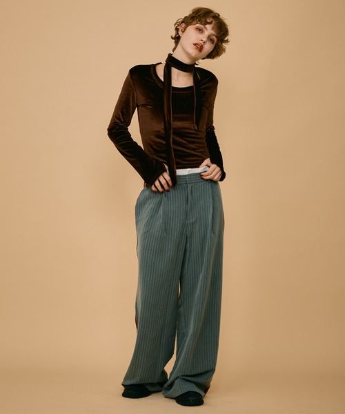 uyu.(ウユ)の「チョーカー付きベロアトップス(Tシャツ/カットソー・レディース・レッド/ブラック/ブラウン・FREE)」の15枚目の写真