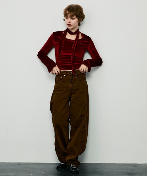 uyu.(ウユ)の「チョーカー付きベロアトップス(Tシャツ/カットソー・レディース・レッド/ブラック/ブラウン・FREE)」の19枚目の写真