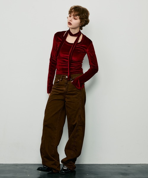 uyu.(ウユ)の「チョーカー付きベロアトップス(Tシャツ/カットソー・レディース・レッド/ブラック/ブラウン・FREE)」の20枚目の写真