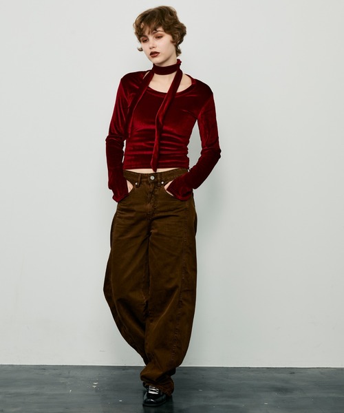 uyu.(ウユ)の「チョーカー付きベロアトップス(Tシャツ/カットソー・レディース・レッド/ブラック/ブラウン・FREE)」の21枚目の写真