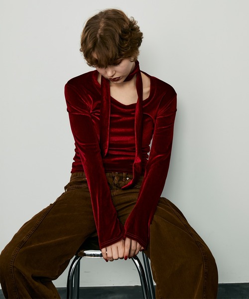 uyu.(ウユ)の「チョーカー付きベロアトップス(Tシャツ/カットソー・レディース・レッド/ブラック/ブラウン・FREE)」の16枚目の写真