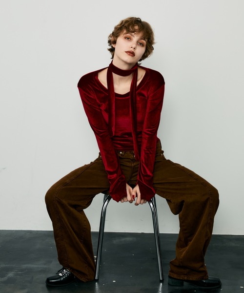 uyu.(ウユ)の「チョーカー付きベロアトップス(Tシャツ/カットソー・レディース・レッド/ブラック/ブラウン・FREE)」の18枚目の写真