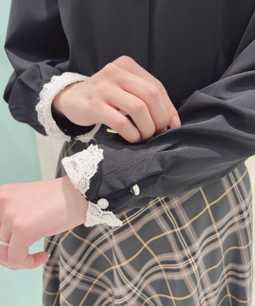 an another angelus（アンアナザーアンジェラス）の「クレリックレース衿シャツ（シャツ/ブラウス・レディース・ピンクベージュ/ブラック・FREE）」の7枚目の写真