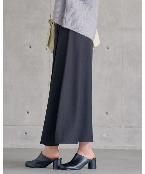 attiree(アティレー)の「タックフレアスカート(スカート・レディース・ブラック/ネイビー/チャコールグレー・LARGE/MEDIUM/SMALL/X-LARGE)」の5枚目の写真