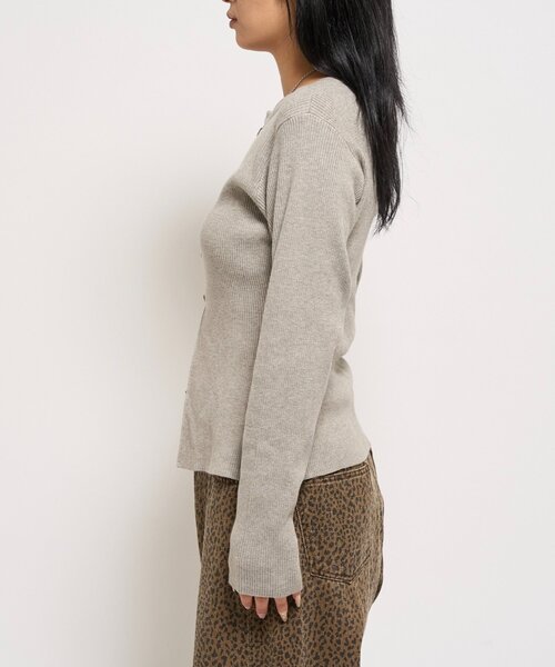 WHO'S WHO gallery（フーズフーギャラリー）の「RIBBED KINT NARROW CARDIGAN（カーディガン/ボレロ・レディース・グレー/アイボリー/ブラック/レッド/ネイビー・FREE）」の20枚目の写真