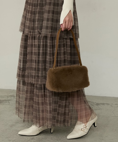 Cherir Mignon(シェリルミニョン)の「【Cherir Mignon】コンパクトスクエアファーワンハンドルバッグ(ハンドバッグ・レディース・ホワイト/ブラウン/ブラック/ベージュ・FREE)」の3枚目の写真