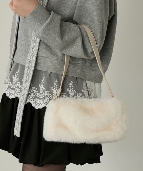 Cherir Mignon(シェリルミニョン)の「【Cherir Mignon】コンパクトスクエアファーワンハンドルバッグ(ハンドバッグ・レディース・ホワイト/ブラウン/ブラック/ベージュ・FREE)」の5枚目の写真