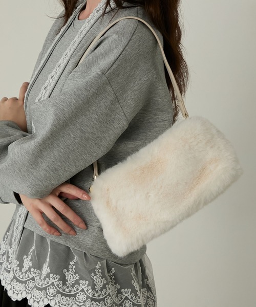 Cherir Mignon(シェリルミニョン)の「【Cherir Mignon】コンパクトスクエアファーワンハンドルバッグ(ハンドバッグ・レディース・ホワイト/ブラウン/ブラック/ベージュ・FREE)」の6枚目の写真