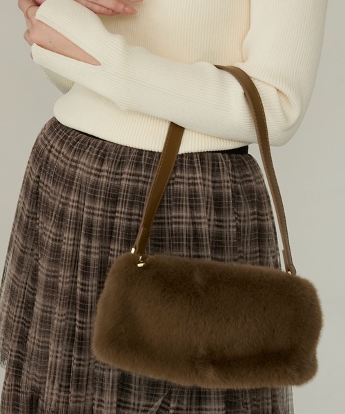 Cherir Mignon(シェリルミニョン)の「【Cherir Mignon】コンパクトスクエアファーワンハンドルバッグ(ハンドバッグ・レディース・ホワイト/ブラウン/ブラック/ベージュ・FREE)」の15枚目の写真