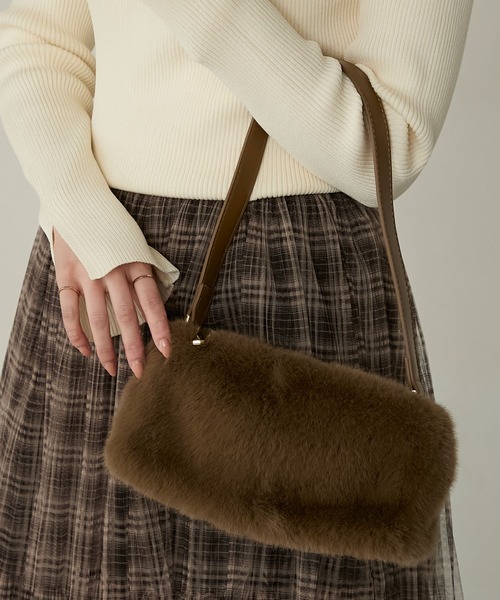 Cherir Mignon(シェリルミニョン)の「【Cherir Mignon】コンパクトスクエアファーワンハンドルバッグ(ハンドバッグ・レディース・ホワイト/ブラウン/ブラック/ベージュ・FREE)」の14枚目の写真
