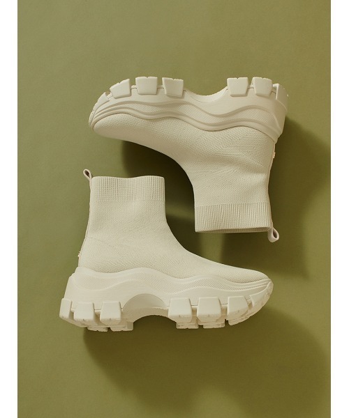 SNIDEL（スナイデル）の「スニーカーソールショートブーツ（ブーツ・レディース・アイボリー/ブラック/マルチ・S/M/L）」の2枚目の写真