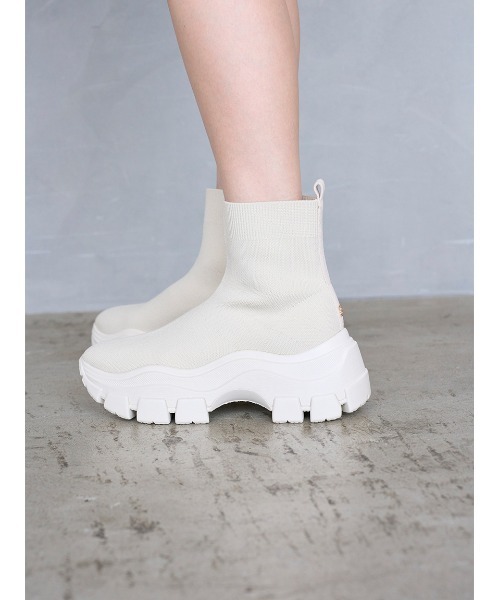 SNIDEL（スナイデル）の「スニーカーソールショートブーツ（ブーツ・レディース・アイボリー/ブラック/マルチ・S/M/L）」の16枚目の写真