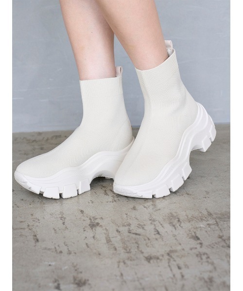 SNIDEL（スナイデル）の「スニーカーソールショートブーツ（ブーツ・レディース・アイボリー/ブラック/マルチ・S/M/L）」の18枚目の写真