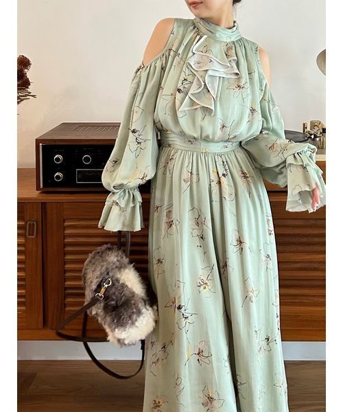 セール】ショルダーオープンワンピース（ワンピース）｜LILY BROWN