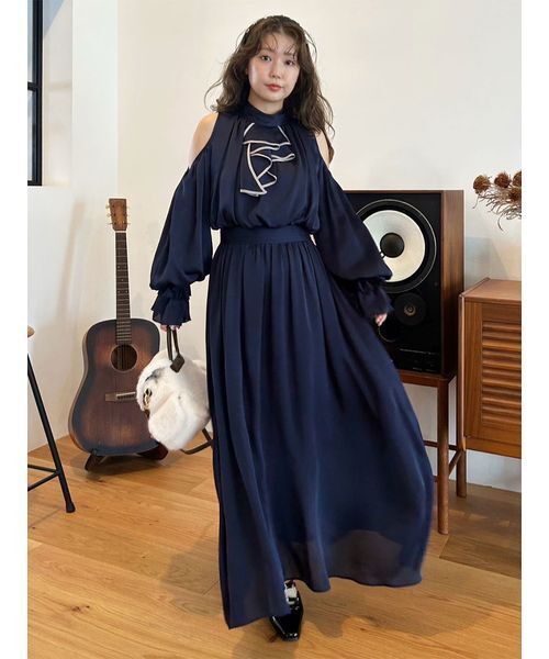 LILY BROWN（リリーブラウン）の「ショルダーオープンワンピース