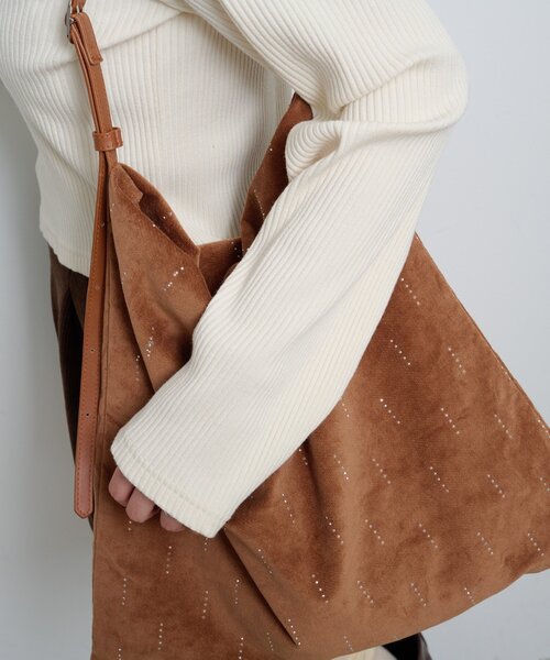 Kastane（カスタネ）の「【A4サイズ/一部店舗限定】ビジュースエードショルダーBAG（ショルダーバッグ・レディース・ブラック/アイボリー/ブラウン・FREE）」の9枚目の写真