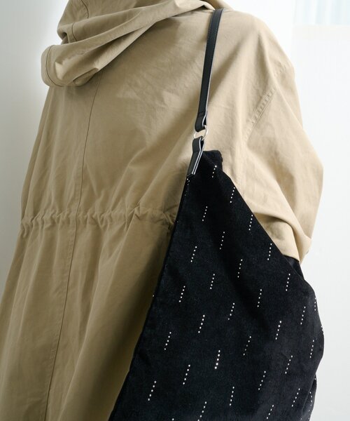 Kastane（カスタネ）の「【A4サイズ/一部店舗限定】ビジュースエードショルダーBAG（ショルダーバッグ・レディース・ブラック/アイボリー/ブラウン・FREE）」の14枚目の写真