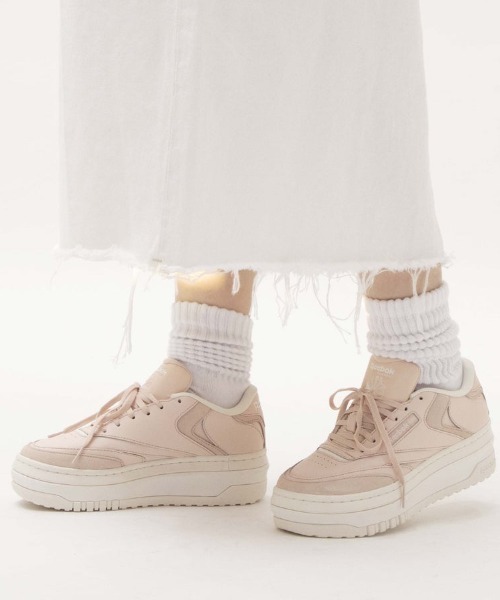 Reebok(リーボック)の「クラブシー エクストラ / CLUB C EXTRA(スニーカー・レディース・ライトブルー/ピンク・22.5cm/23.0cm/23.5cm/24.5cm/24.0cm/25.0cm/25.5cm)」の2枚目の写真