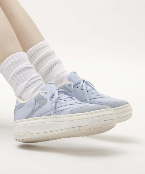 Reebok(リーボック)の「クラブシー エクストラ / CLUB C EXTRA(スニーカー・レディース・ライトブルー/ピンク・22.5cm/23.0cm/23.5cm/24.5cm/24.0cm/25.0cm/25.5cm)」の1枚目の写真