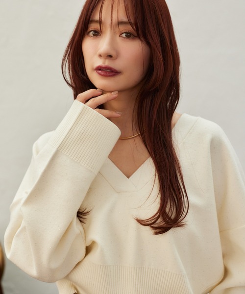 mysty woman（ミスティウーマン）の「マイクロスパンコールVニット　612426（ニット/セーター・レディース・モカ/ブラック/アイボリー・FREE）」の2枚目の写真