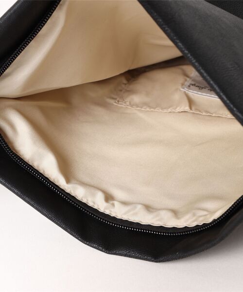 Legato Largo（レガートラルゴ）の「【Legato Largo】洗えるかばん フェイクレザークチオレショルダーバッグ〈ユニセックス〉（ショルダーバッグ・レディース・ダークブラウン/ブラック/アイボリー・FREE）」の13枚目の写真